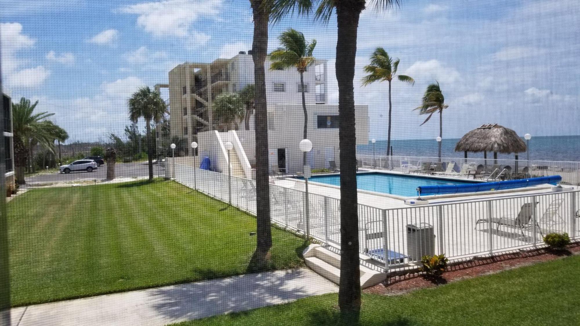 Beachfront Condo On Coco Plum Beach Key Colony Beach Exterior photo