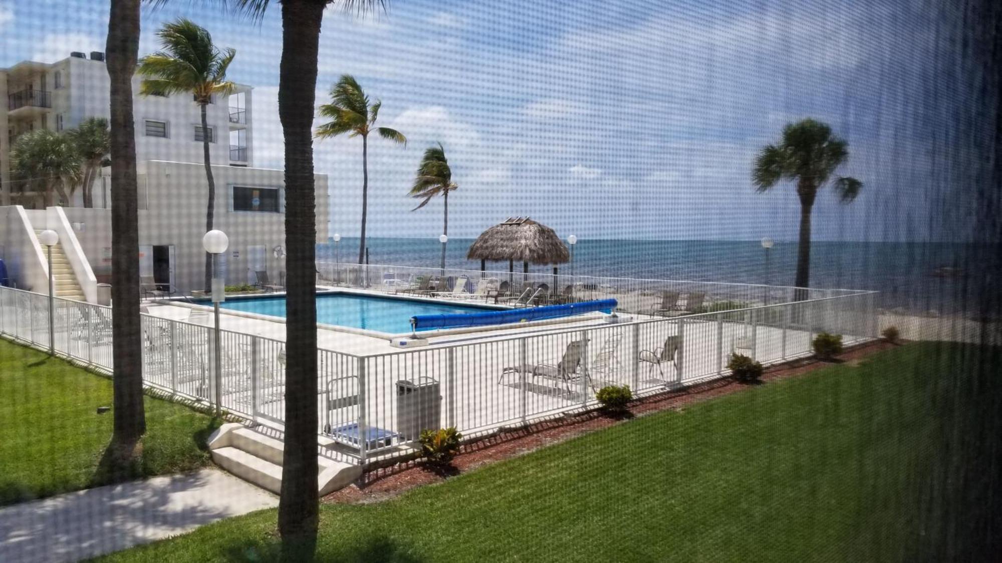 Beachfront Condo On Coco Plum Beach Key Colony Beach Exterior photo